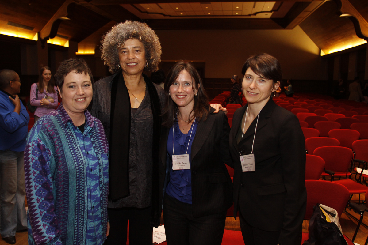 Angela Davis poses with members of the conference