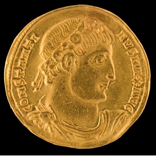 Gold coin with the portraiture of Constantine 
