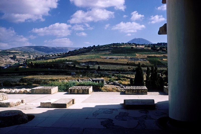 palace of knossos on crete