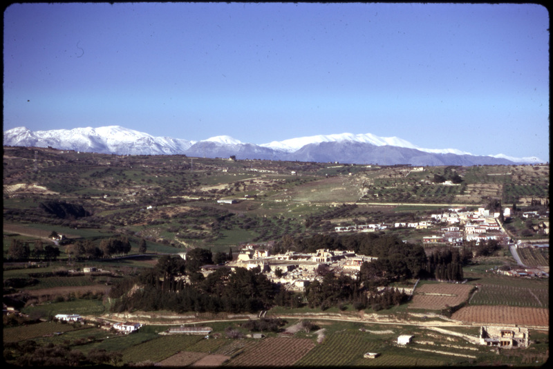 View of the ruins of Knossos from afar (Sackett 184).