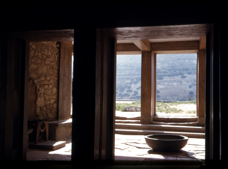 Image of the bath room from the Palace of Knossos