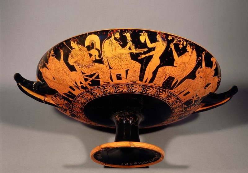 Kylix with Gods in Olympus.